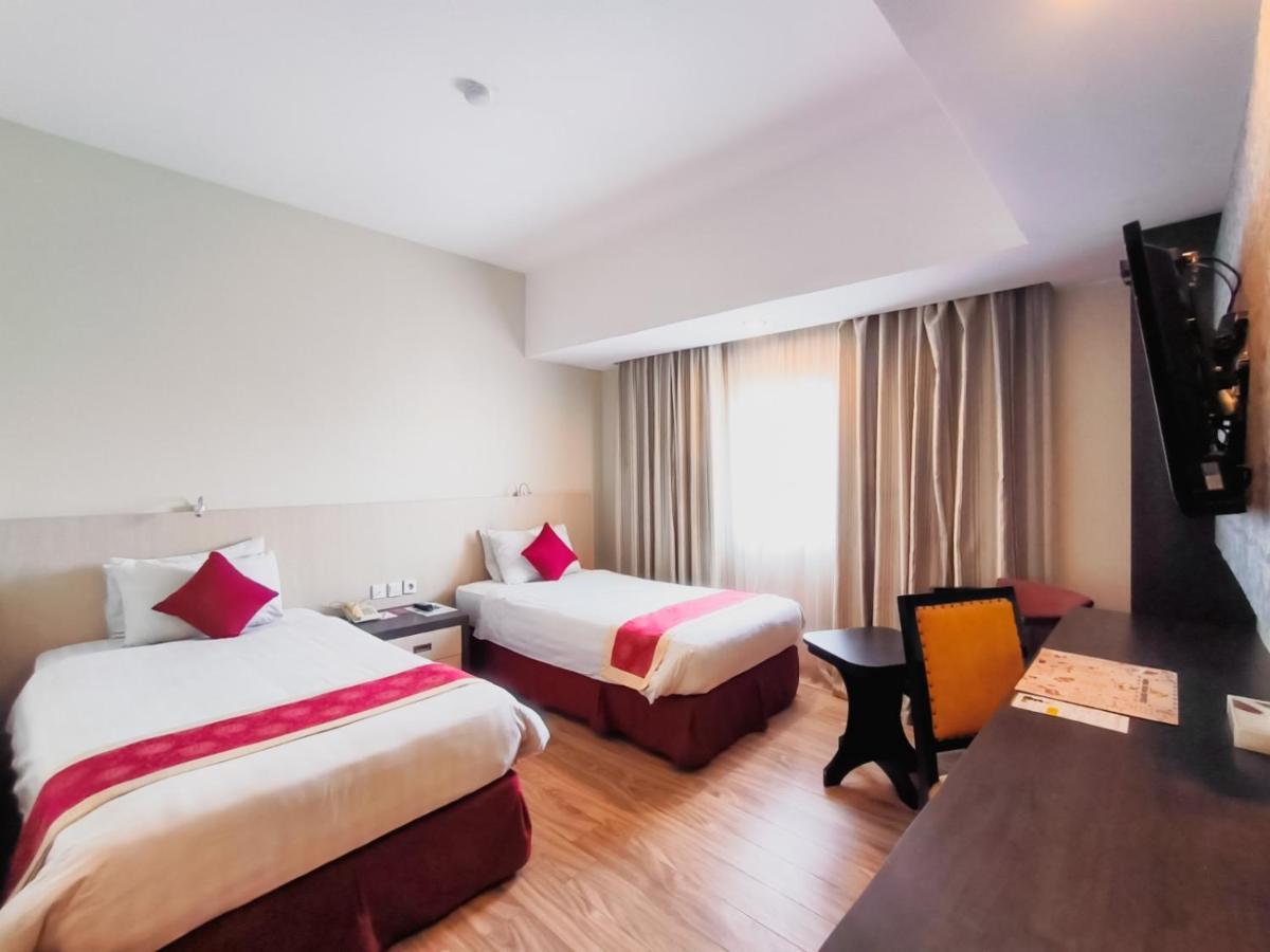 Hermes Palace Hotel Медан Экстерьер фото