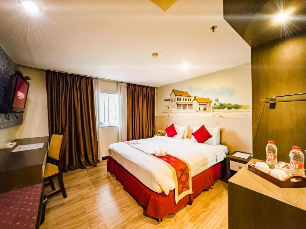 Hermes Palace Hotel Медан Экстерьер фото