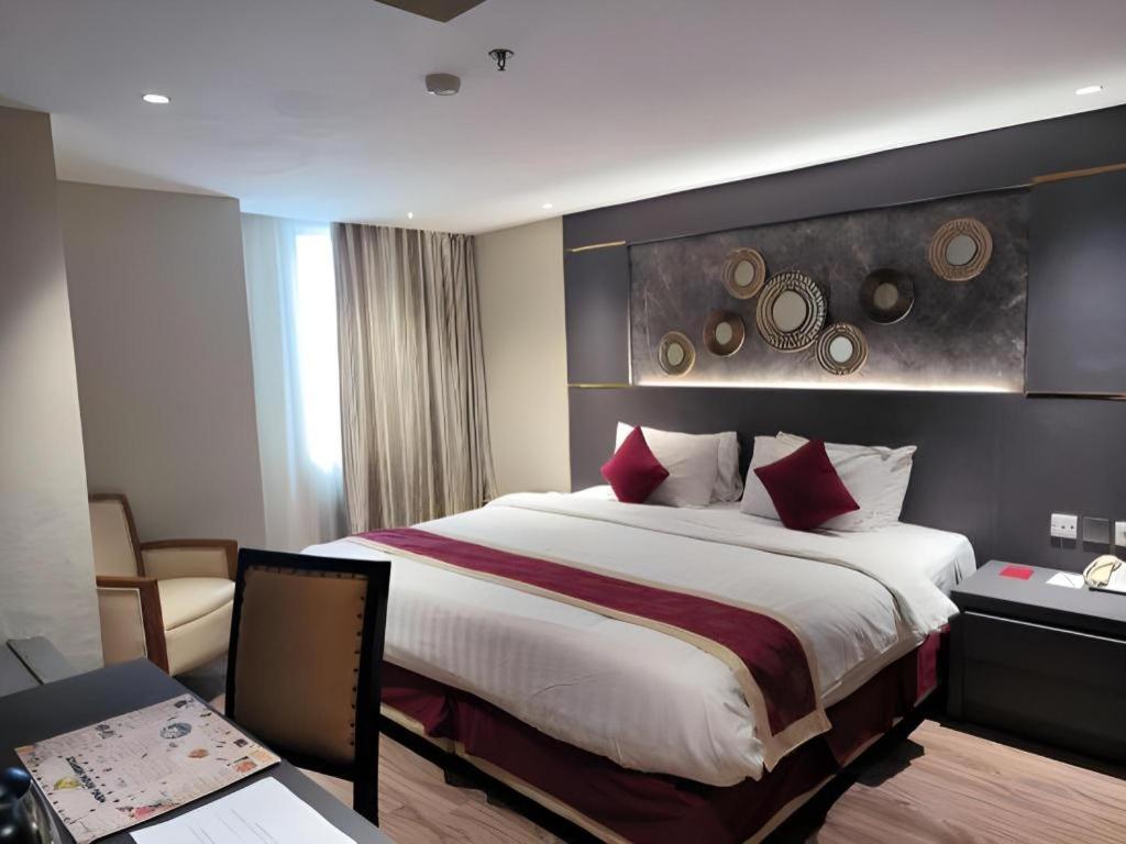 Hermes Palace Hotel Медан Экстерьер фото