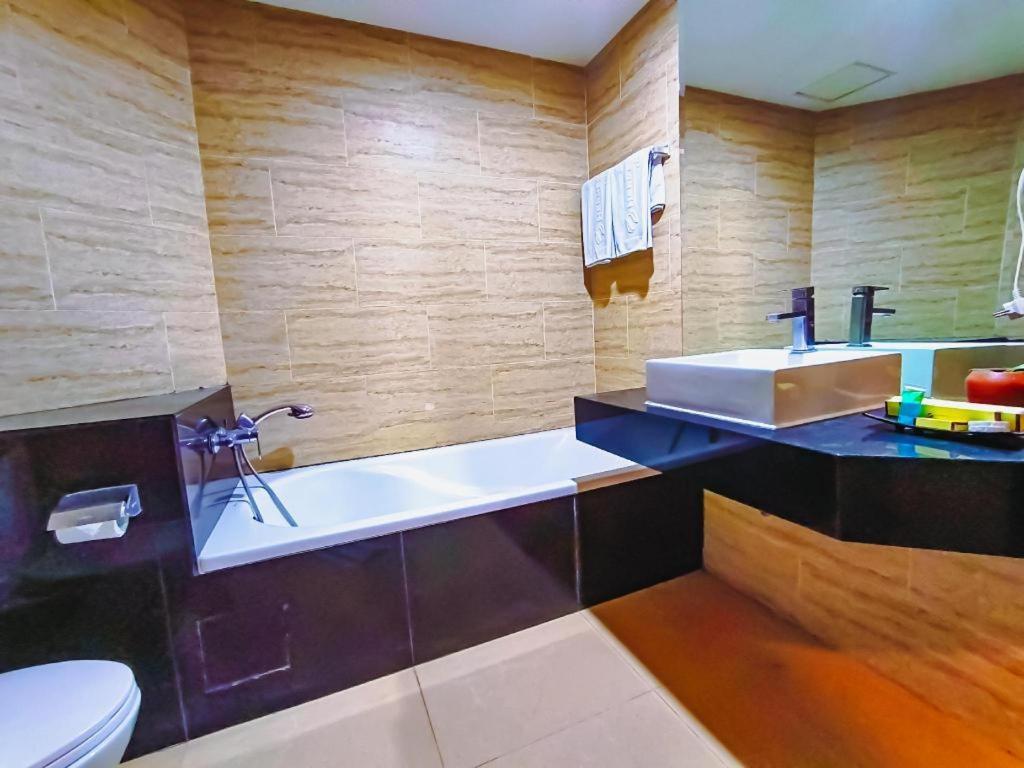 Hermes Palace Hotel Медан Экстерьер фото